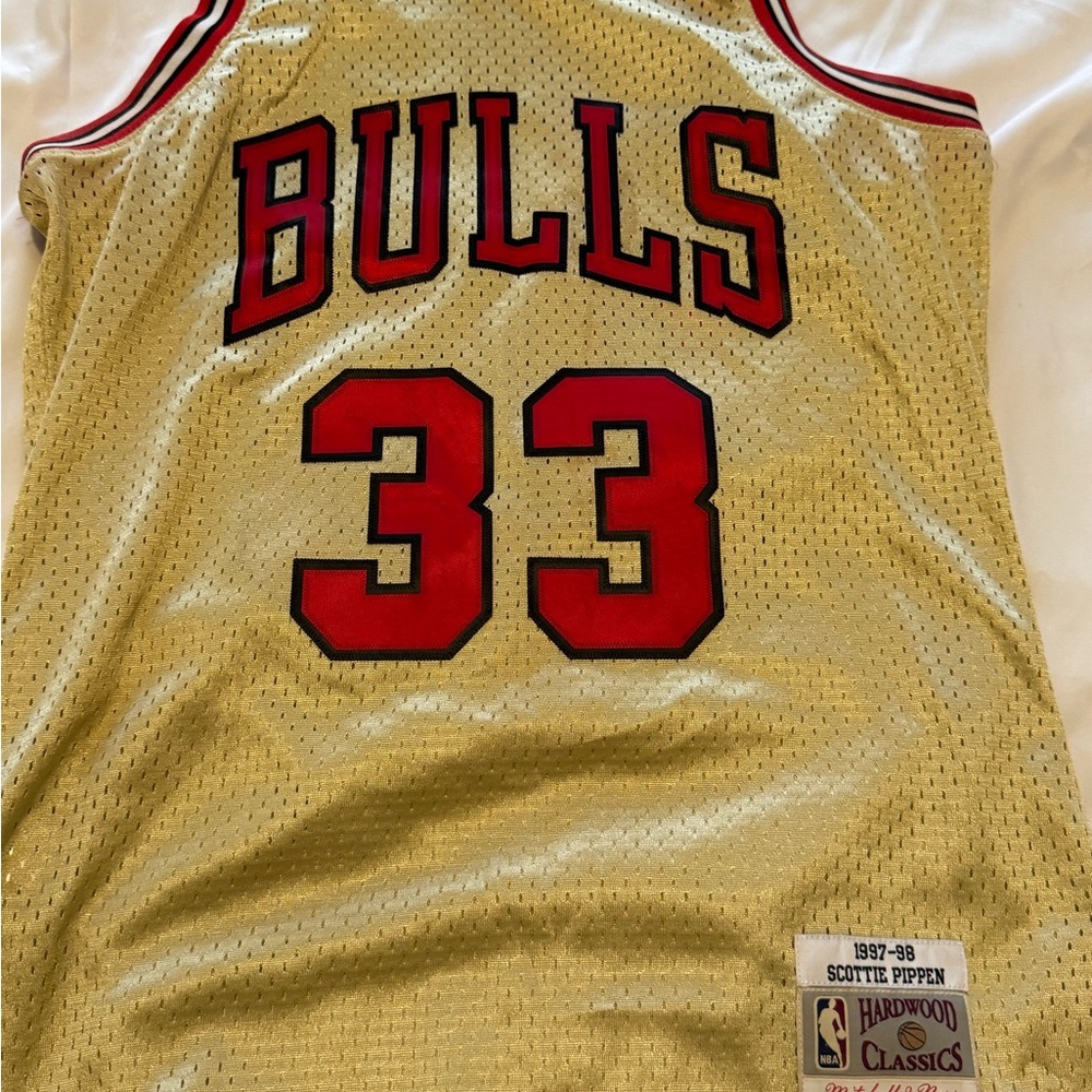 Mitchell & Ness Scottie Pippen Jersey Chicago Bulls Men's Sz medium , RARE Gold.